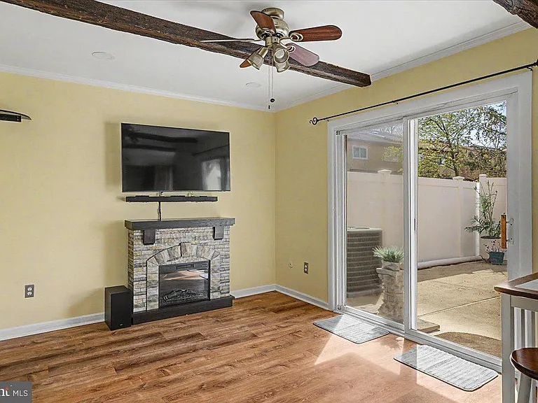 2282 Suzann Dr — Photo 10