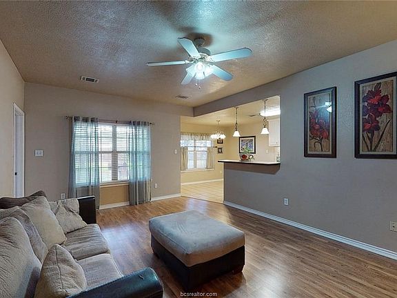 4th image of 2403 Driftwood Dr
