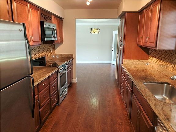 2nd image of 3112 Clemwood St