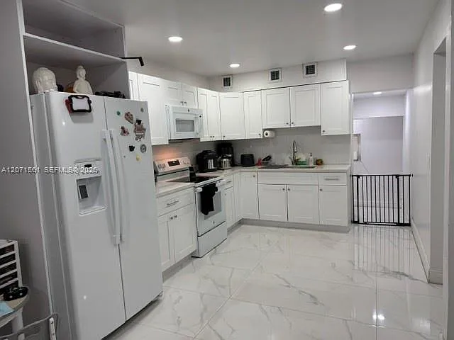 846 W 32nd St #1 — Photo 8