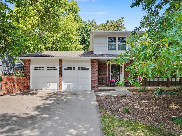 3200 Longhorn Dr, Lawrence, KS 66049
