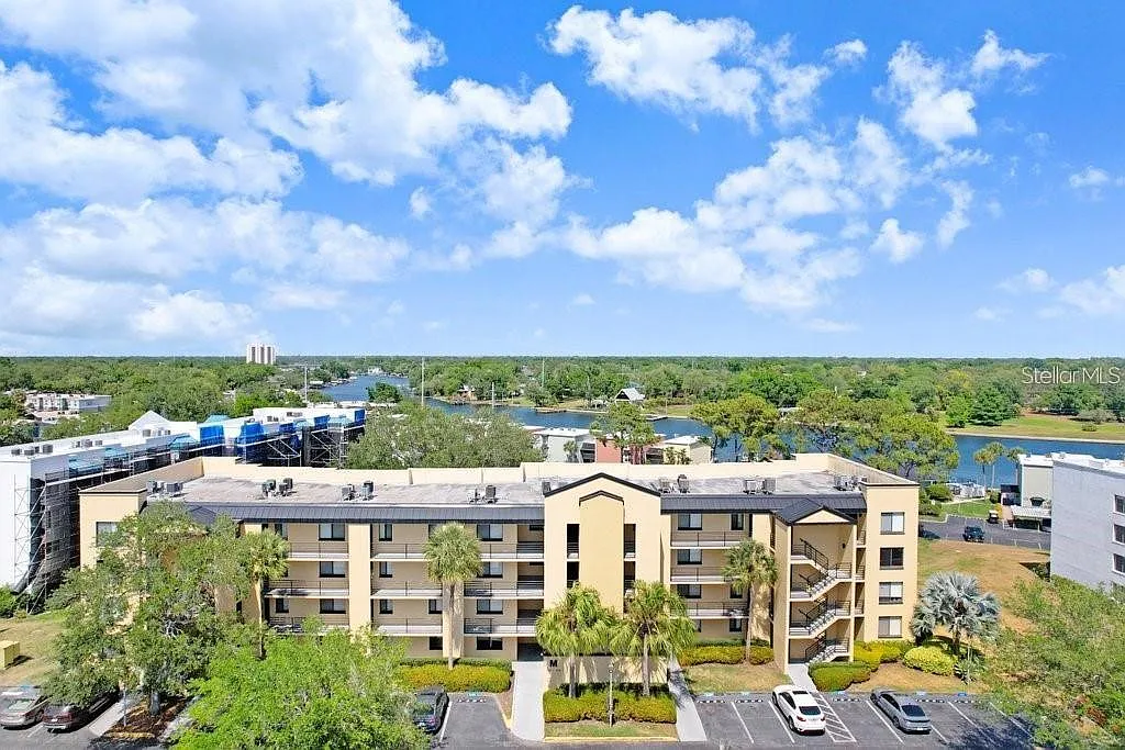 2 bed, 2.0 bath, 1019 sqft, $2,050 — Photo 3
