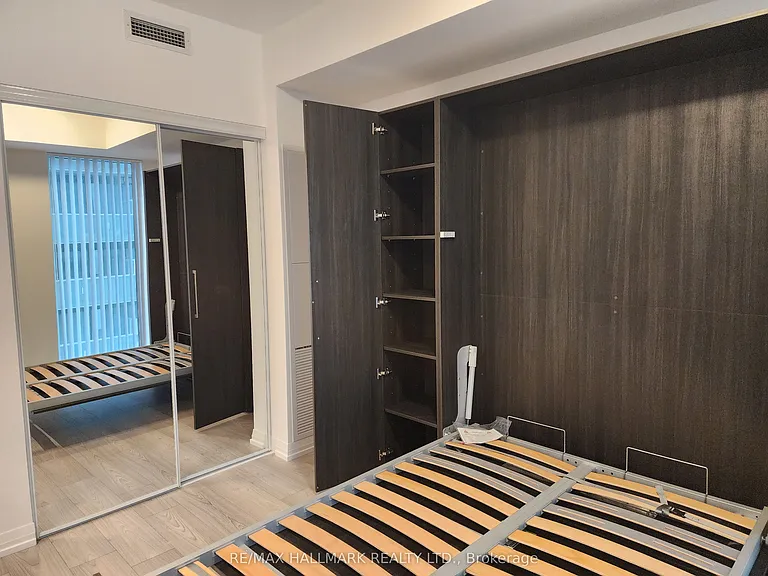 400 King St W #1701 — Photo 24