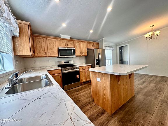 2nd image of 106 Middle Rd