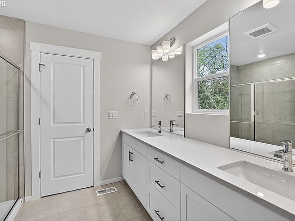 5th image of 408 SW 31st St