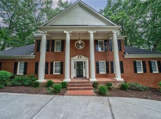 11 Heards Overlook Ct, Sandy Springs, GA 30328