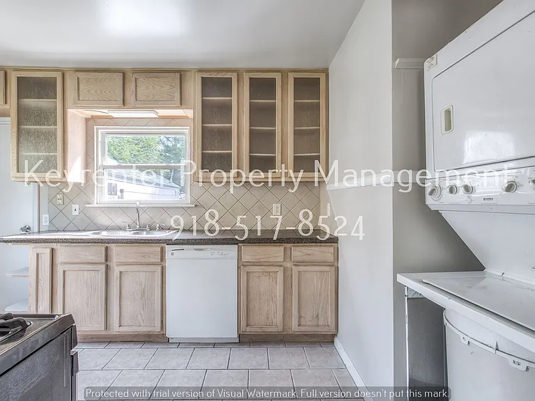 729 N Florence Pl — Photo 6