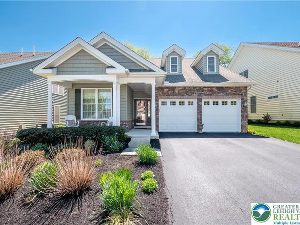 1045 Resolution Dr, Bethlehem, PA 18017