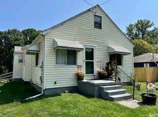 6866 Sarah St, Temperance, MI 48182