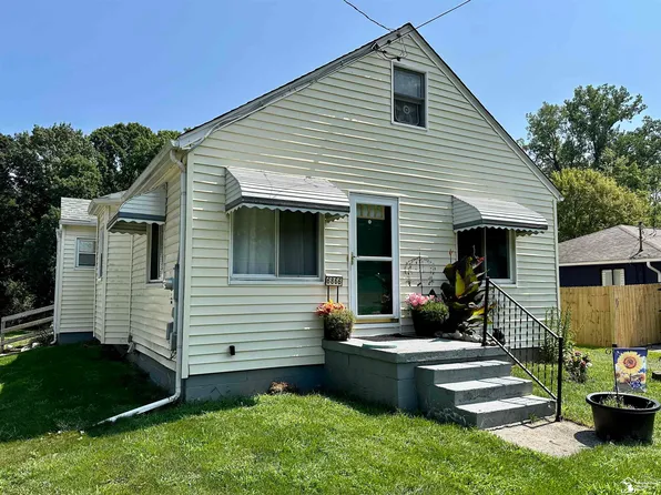 6866 Sarah St, Temperance, MI 48182