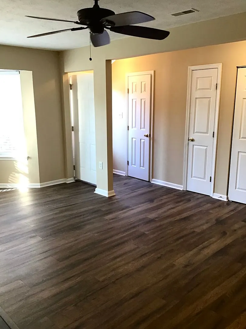 Coming Soon Beautiful 2 Bedroom Townhome In Skiffes Creek Circle — Photo 3