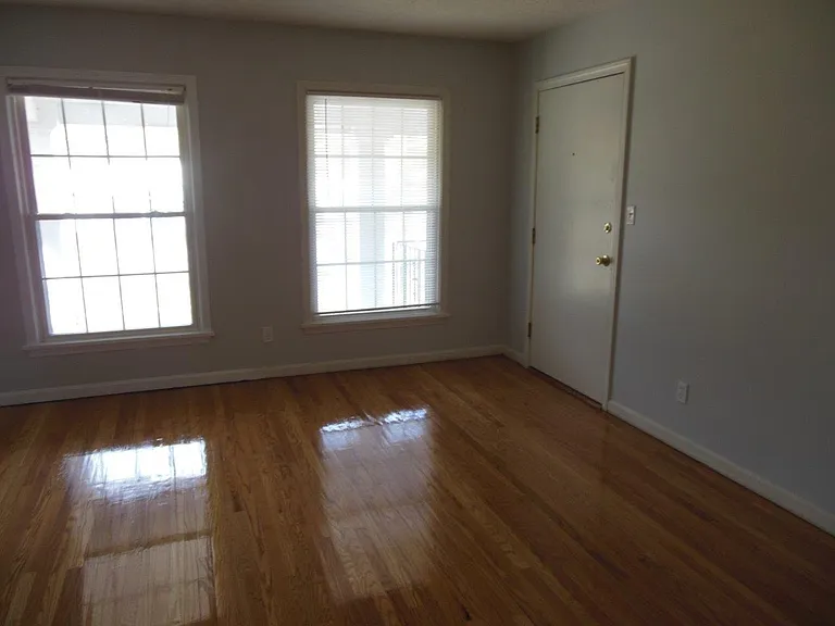 1932 Gardiner Ln #4 — Photo 11