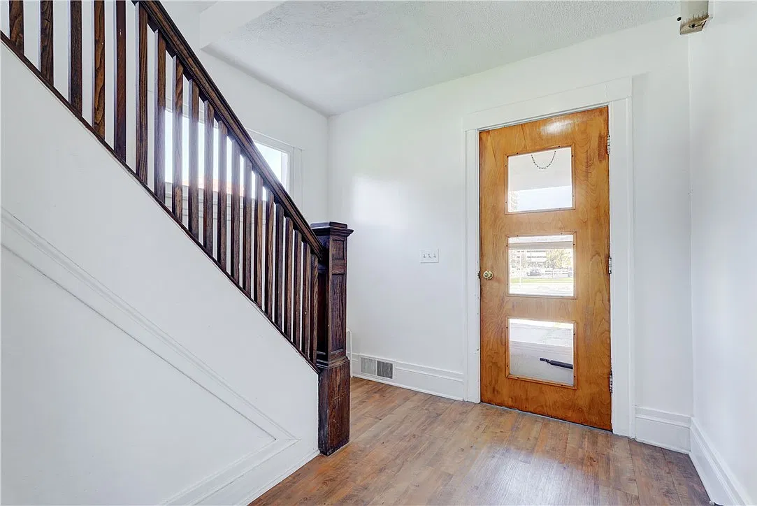 2 bed, 1.0 bath, 760 sqft, $1,795 — Photo 3