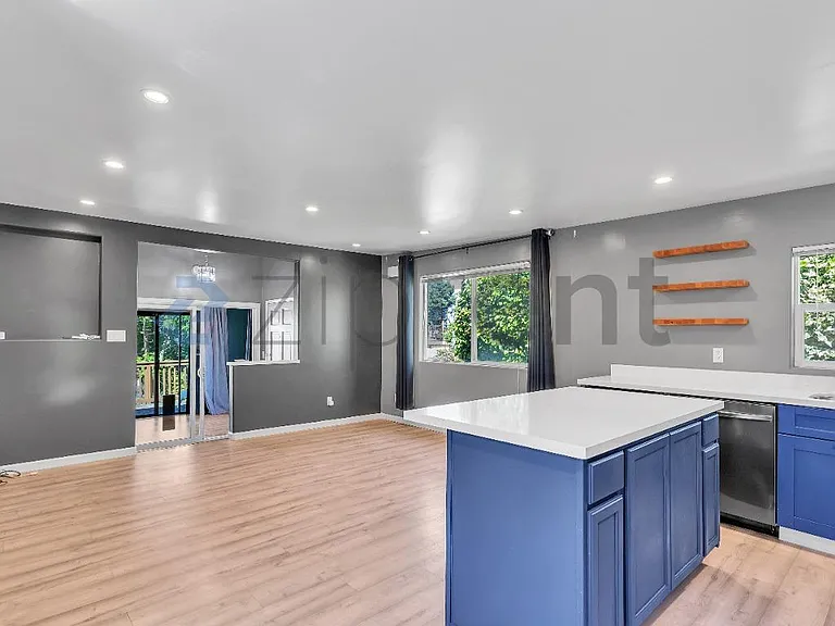 9834 Lawlor St — Photo 7