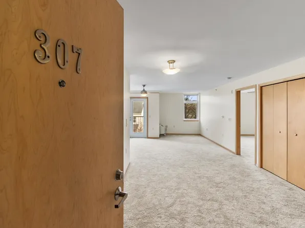 8206 Starr Grass Dr APT 307, Madison, WI 53719