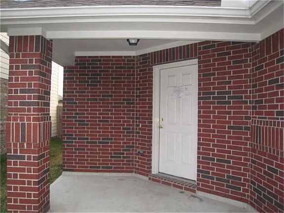 Close view of nice covered porch entry.