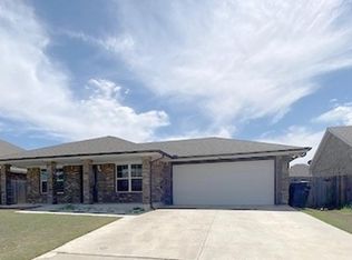 620 SW 6th St, Moore, OK 73160