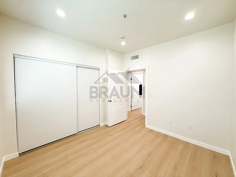 10849 Fruitland Dr — Photo 11