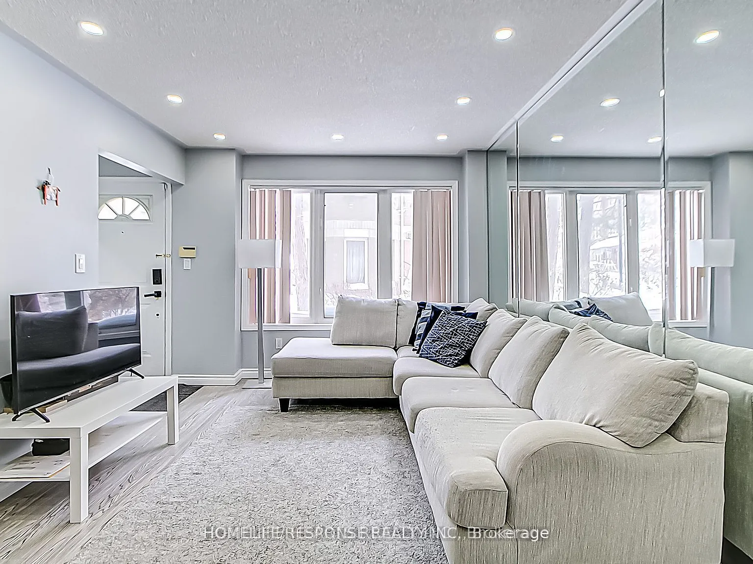 3 bed, $3,198 — Photo 4