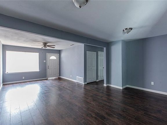 4th image of 207 Palm Oak Dr