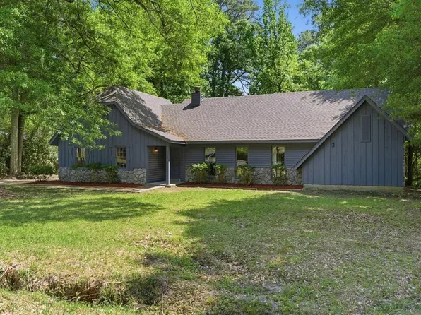 1110 Forest Hills Dr, Laurel, MS 39440