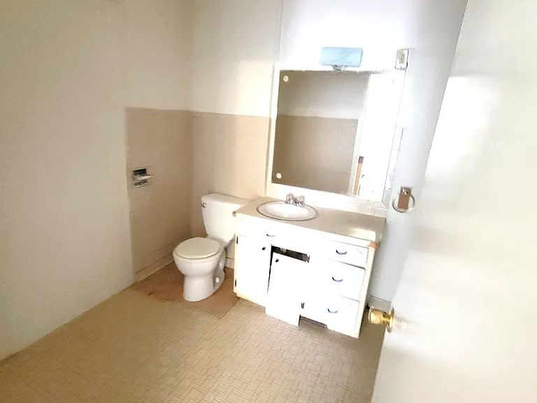 518 E Walnut St #1/2 — Photo 15