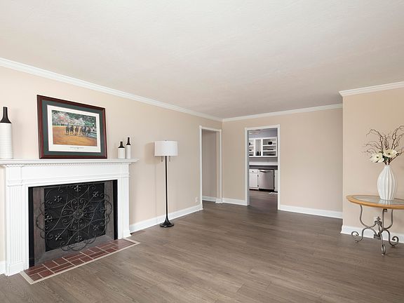 4th image of 3475 Greentree Rd