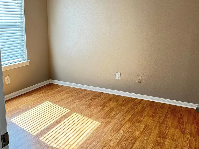 3922 Davenport St #B — Photo 6