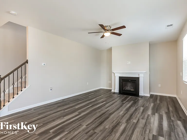 510 Porch Swing Pl — Photo 3