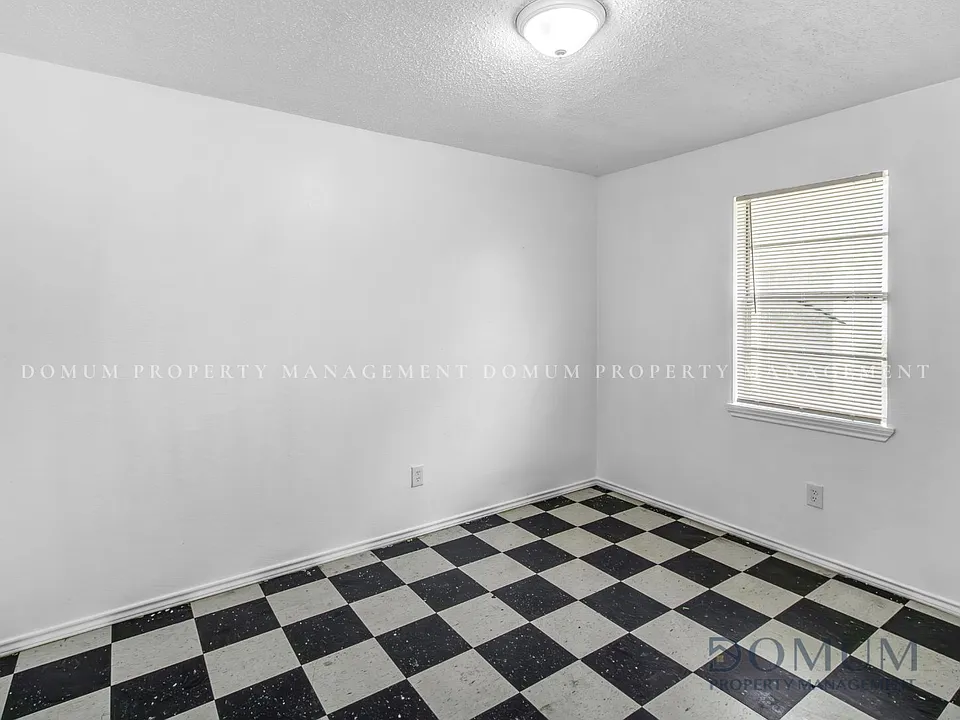 603 N Saint Marie St #3