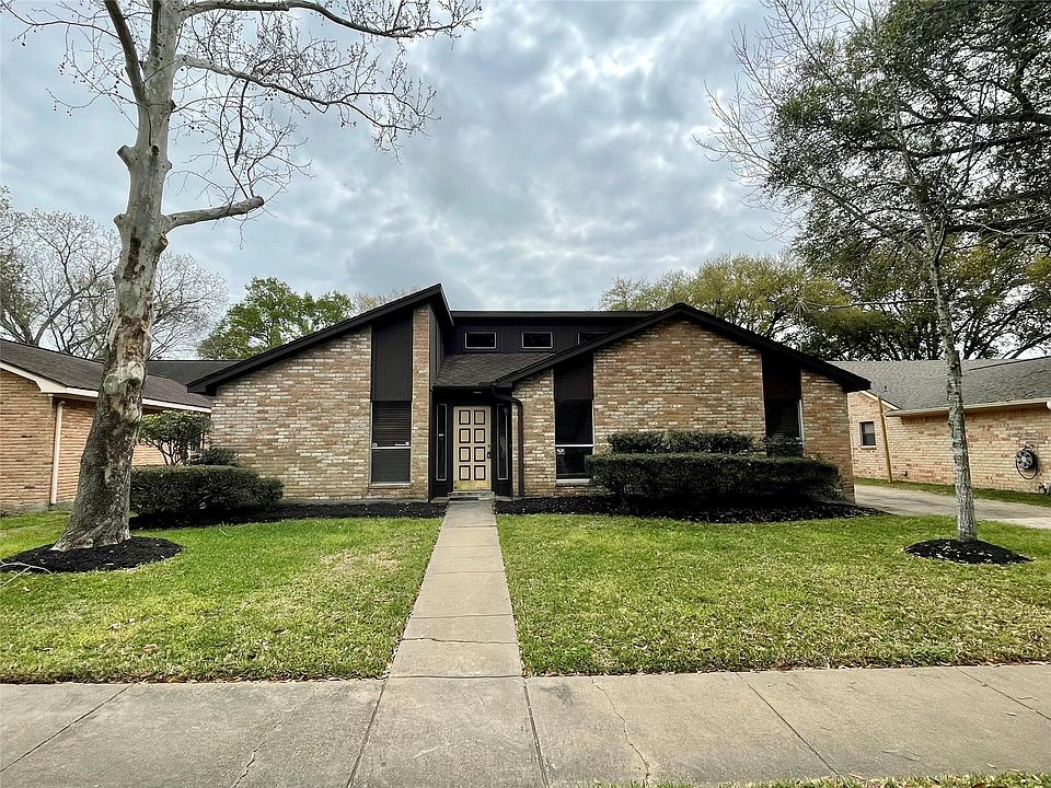 1st image of 21327 Park Tree Ln