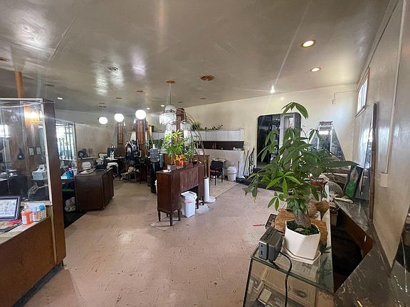 3rd image of 4900 Crenshaw Blvd