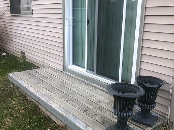 3rd image of 32628 Montcalm Ct