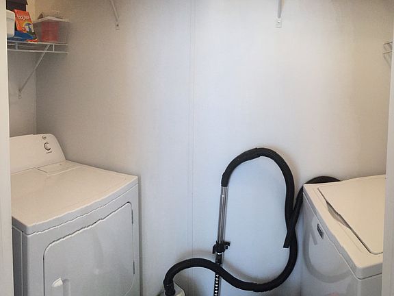 2nd image of 39134 Hillcrest Dr