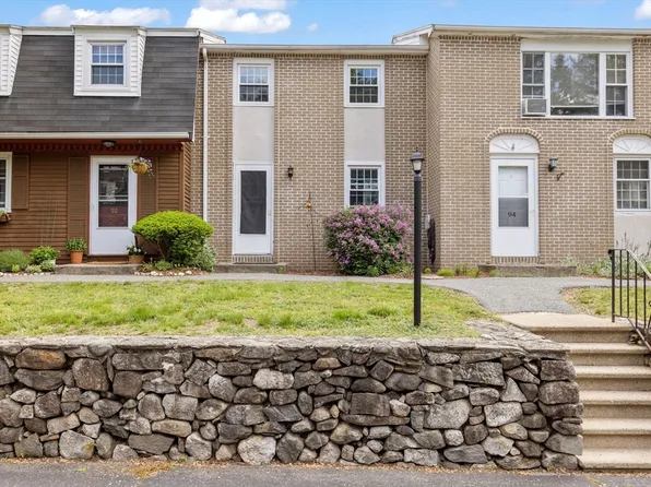 17 Cannongate Rd APT 93, Tyngsboro, MA 01879