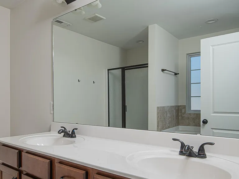 808 Jade Ln — Photo 29