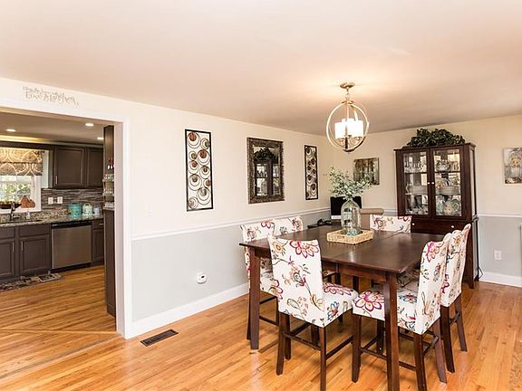 3rd image of 33 Nardolillo St