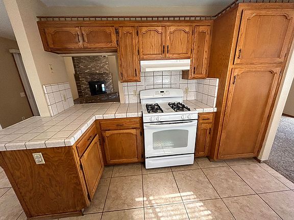 4th image of 2119 S Johnson Ct