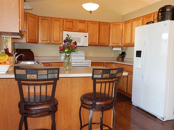 5th image of 109 Swan Ln