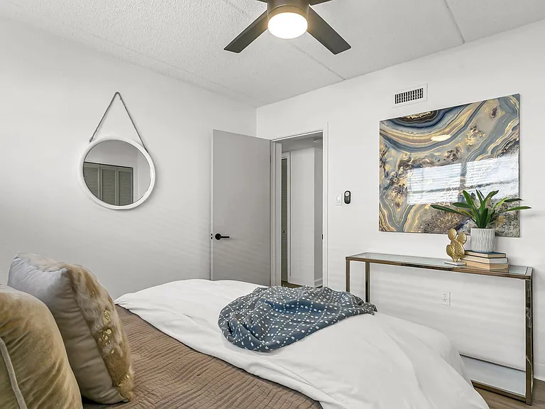 Soho Apartments — Photo 18