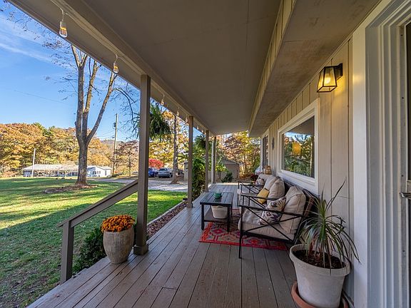 3rd image of 484 Silver Spruce Ln