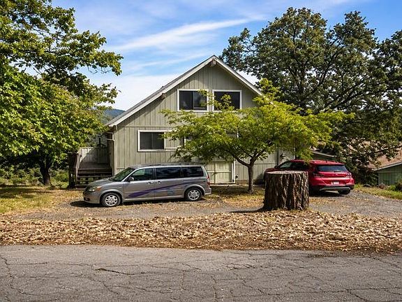 2nd image of 17022 Oaktree Ln