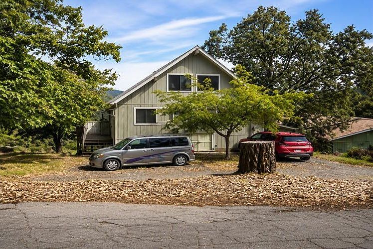 1st image of 17022 Oaktree Ln