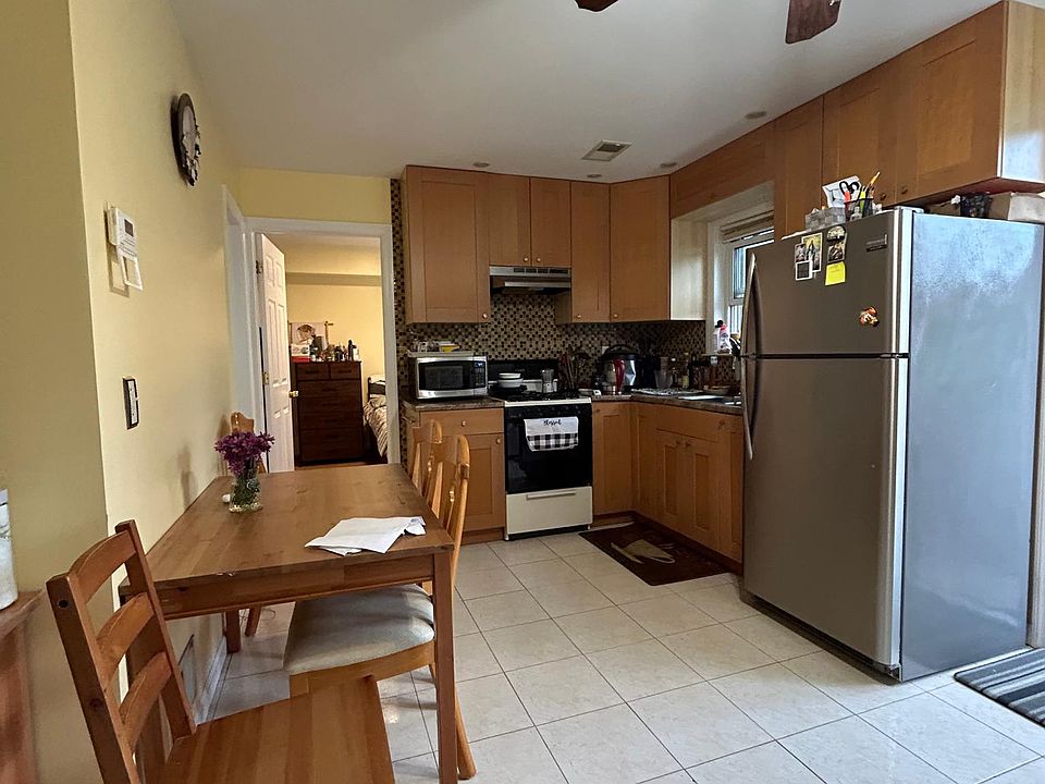 1st image of 119 Grimsby St #1A
