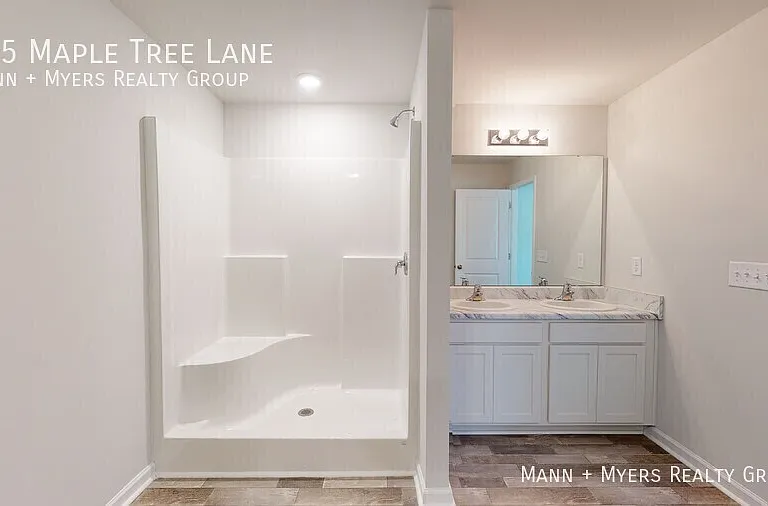 135 Maple Tree Ln — Photo 32