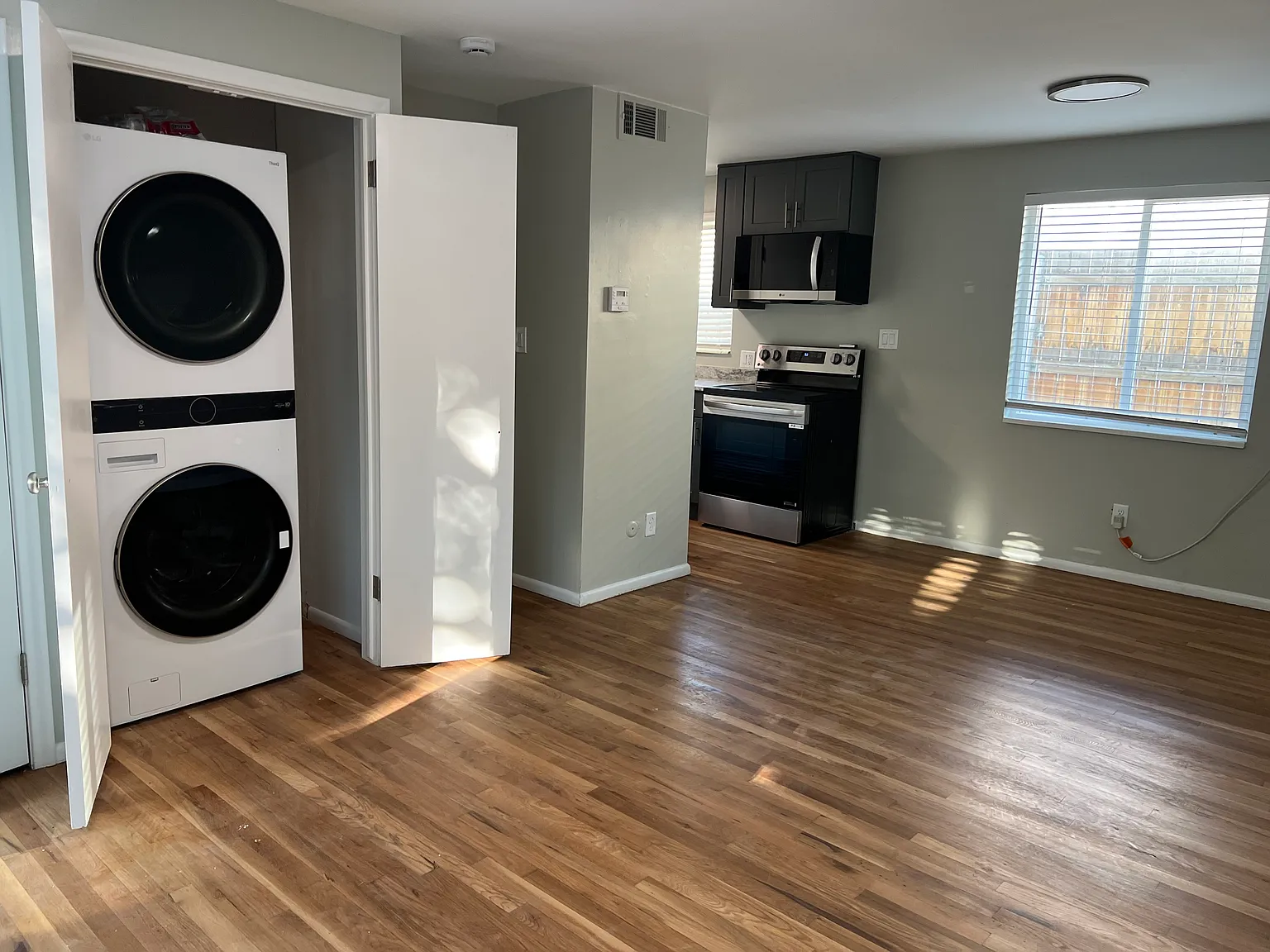 1 bed, 650 sqft, $1,350 — Photo 3