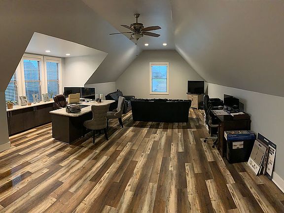3rd image of 279 Harrowgate Dr