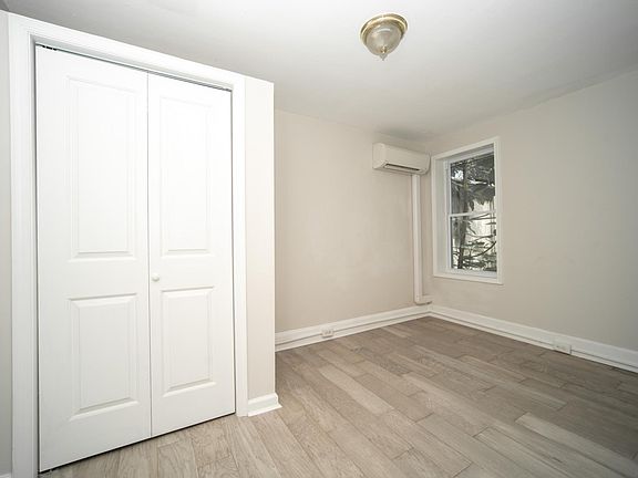 3rd image of 1221 W Somerset St #9