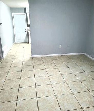 3rd image of 1109 Birchwood Ct #101