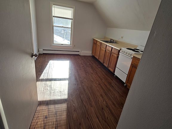 2nd image of 35 Maple St #3